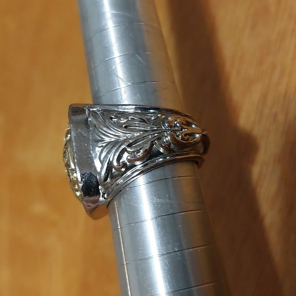 Chunky Silver And Gold Tone Cross Ring Size 8.5 - Picture 3 of 6